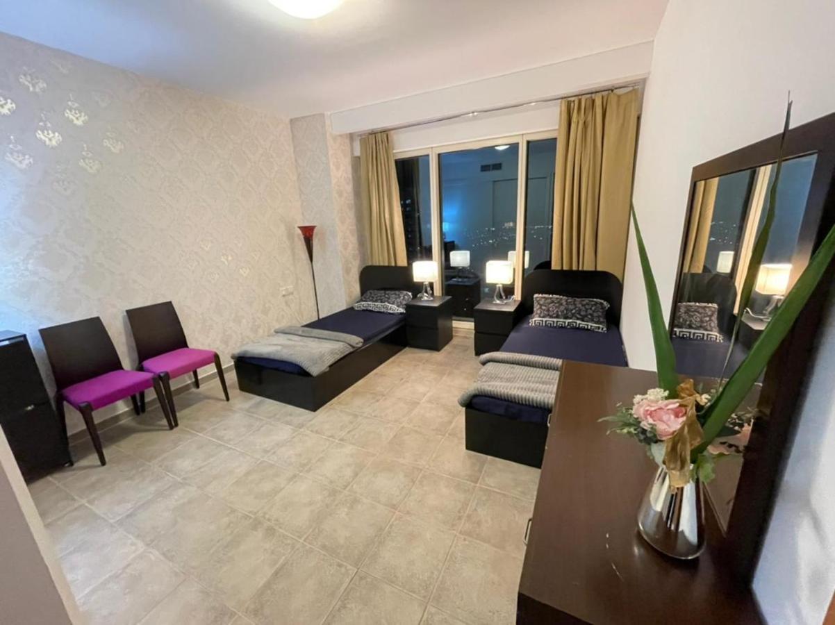 Travelers Backpackers Hostel Dubai Exterior photo