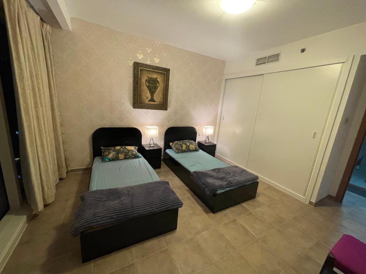 Travelers Backpackers Hostel Dubai Exterior photo